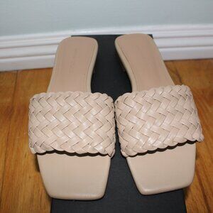 Banana Republic slides, 7.5